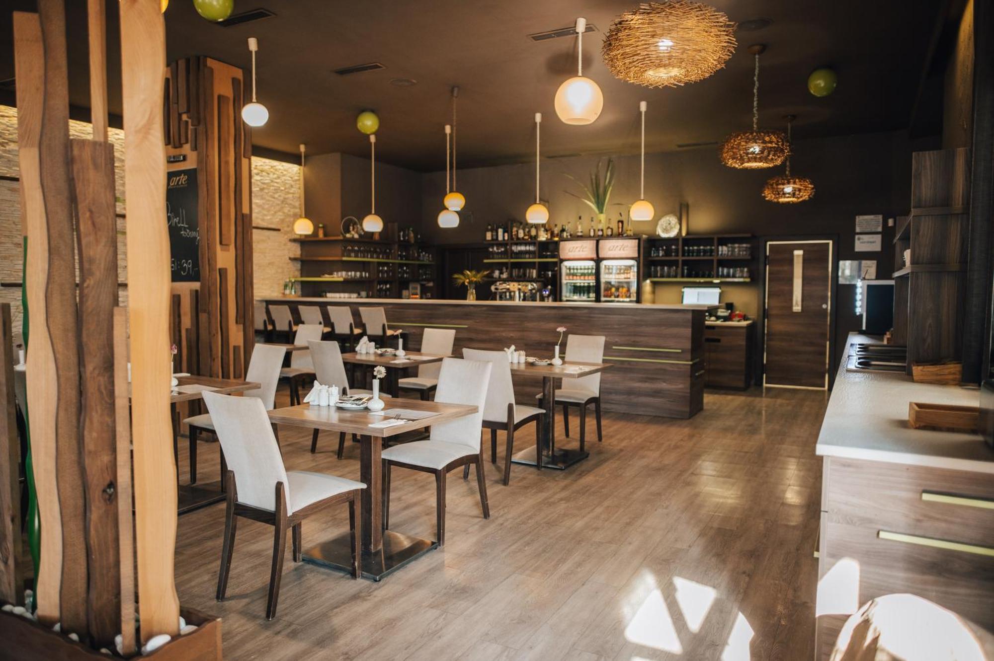 Hotel Elegance Sumperk Bagian luar foto