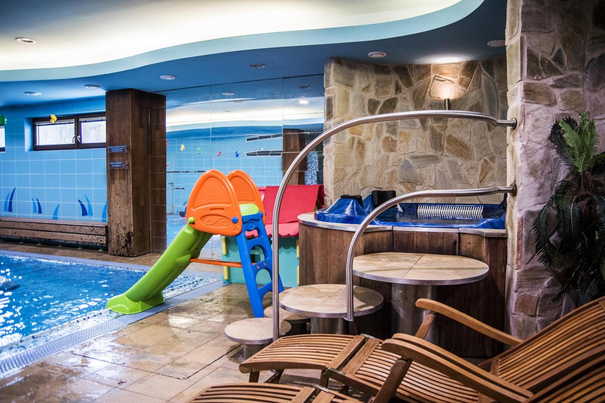 Hotel Elegance Sumperk Bagian luar foto