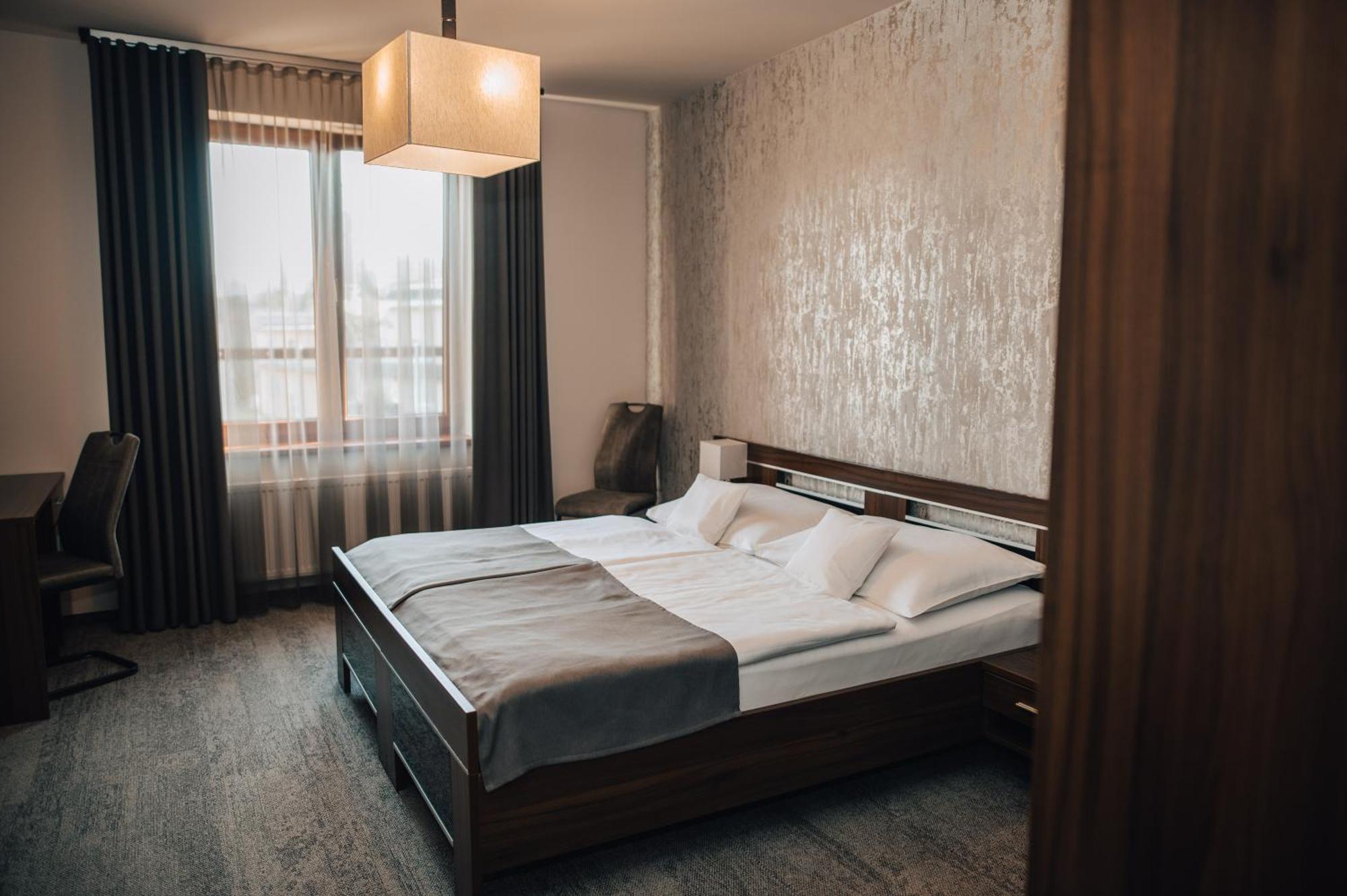Hotel Elegance Sumperk Bagian luar foto
