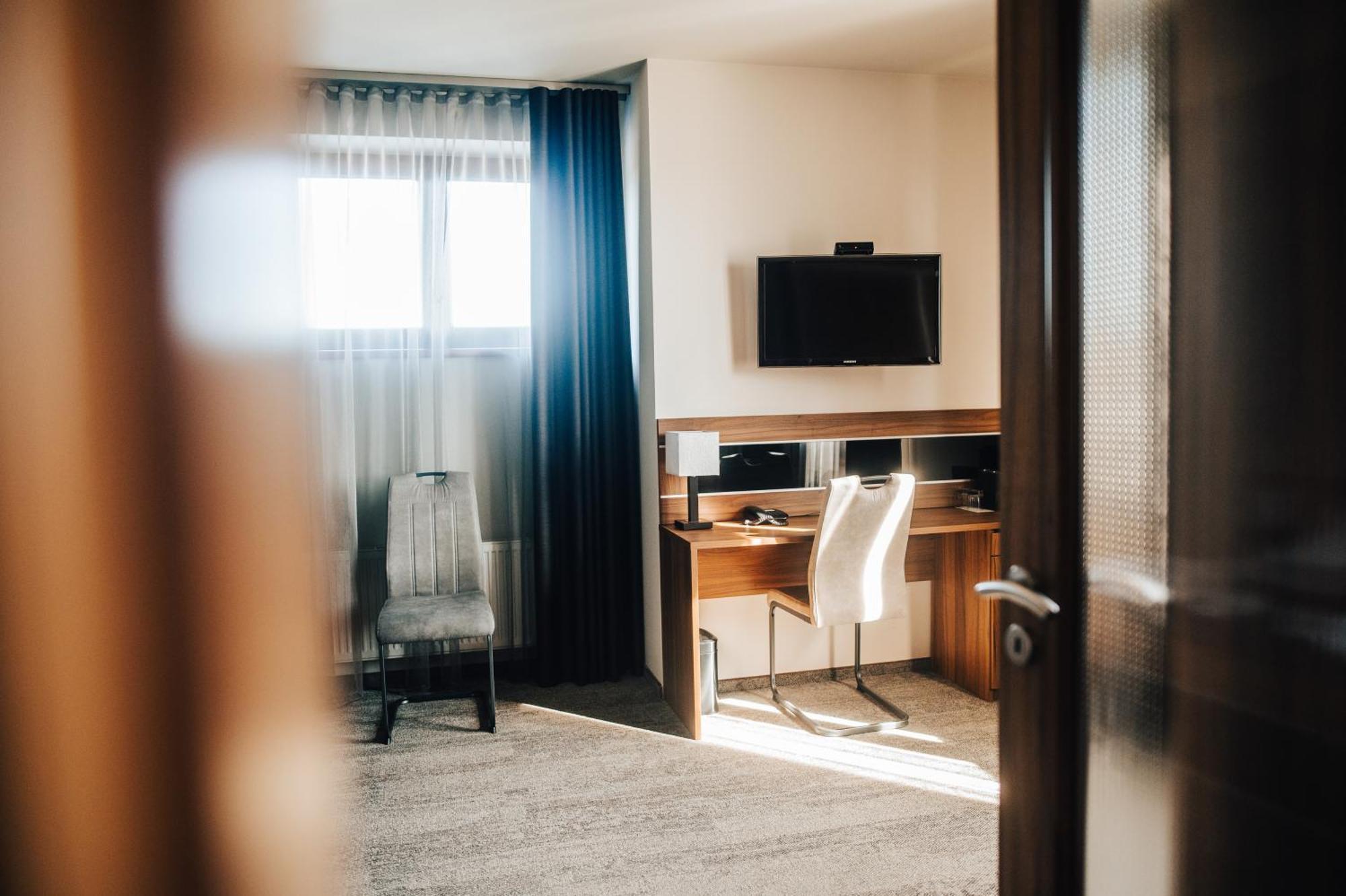 Hotel Elegance Sumperk Bagian luar foto
