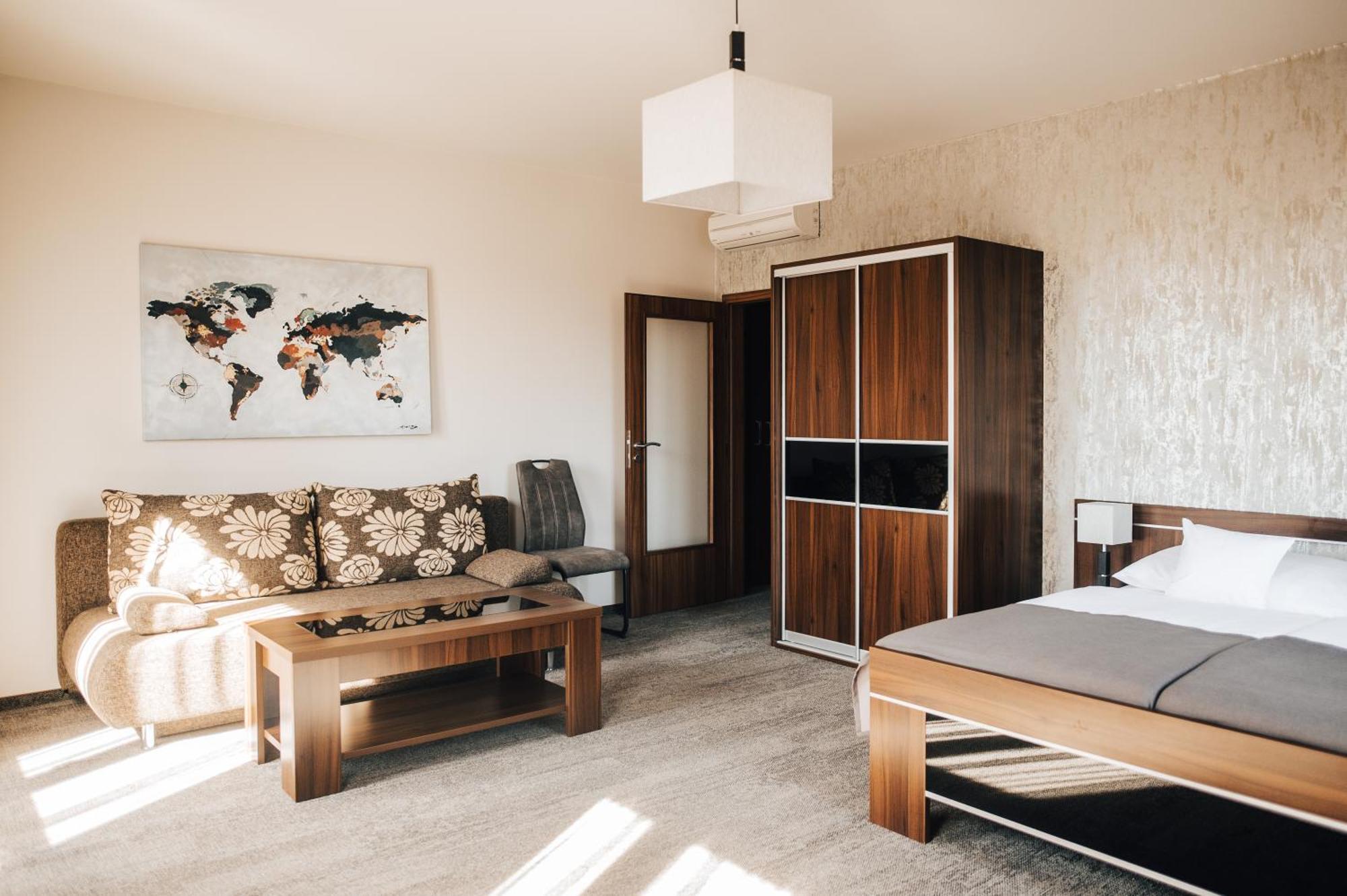 Hotel Elegance Sumperk Bagian luar foto
