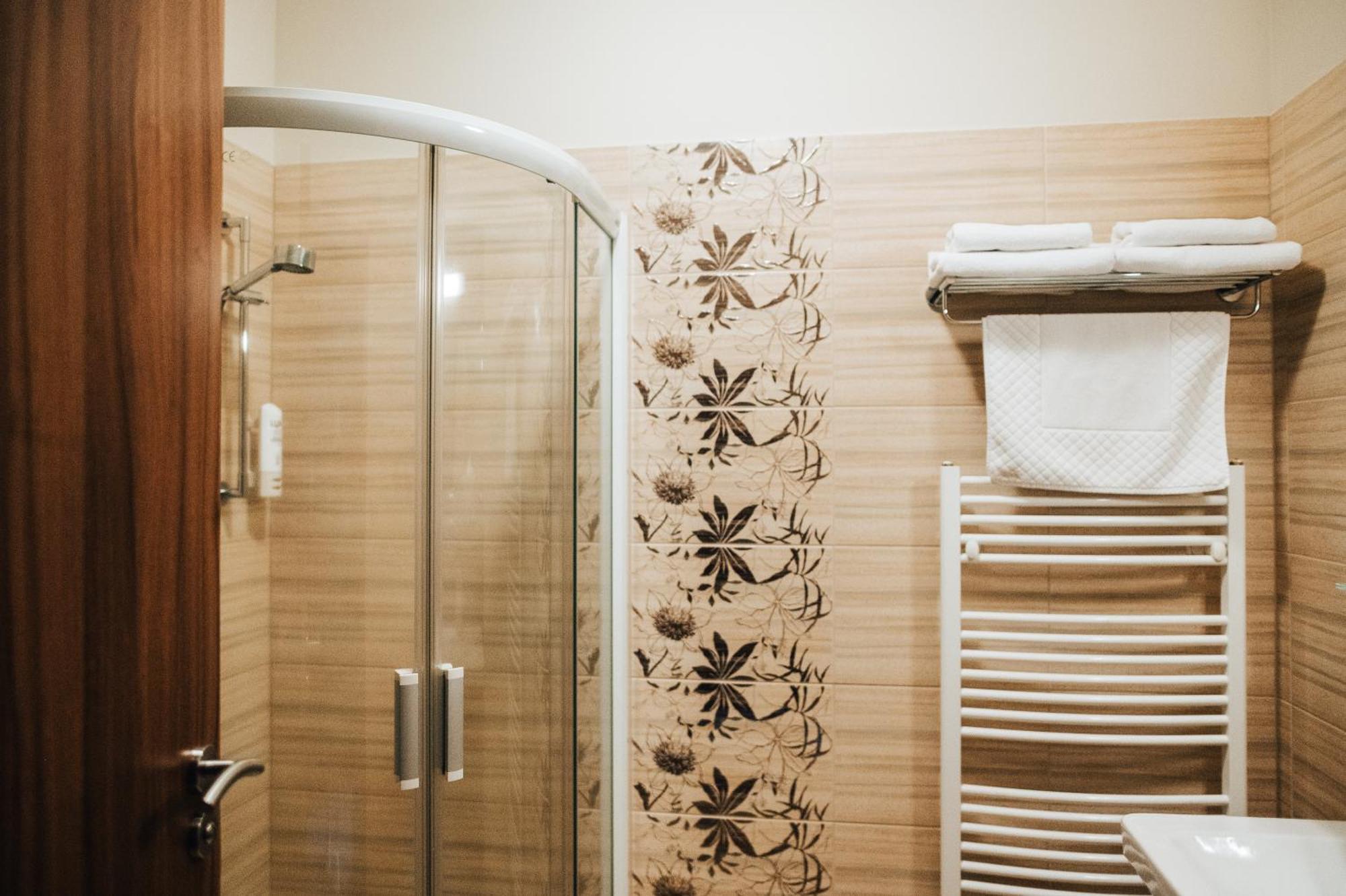 Hotel Elegance Sumperk Bagian luar foto