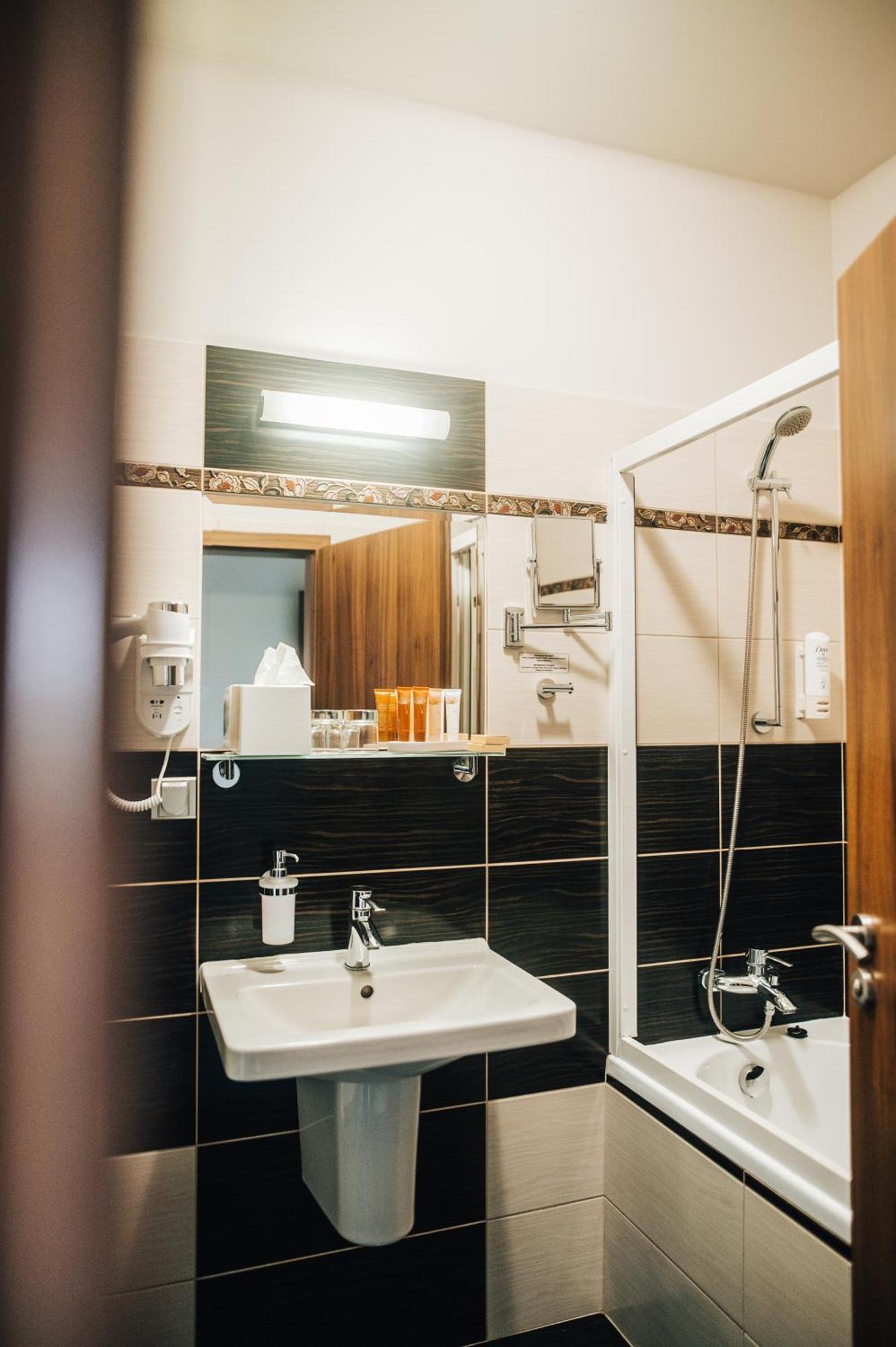 Hotel Elegance Sumperk Bagian luar foto