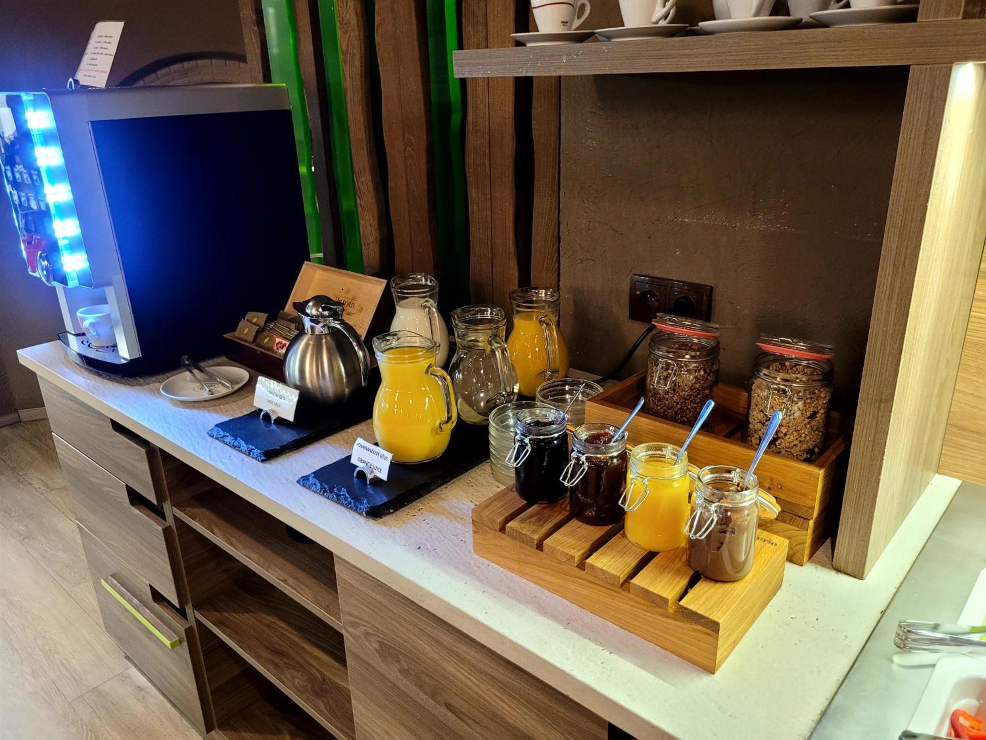 Hotel Elegance Sumperk Bagian luar foto