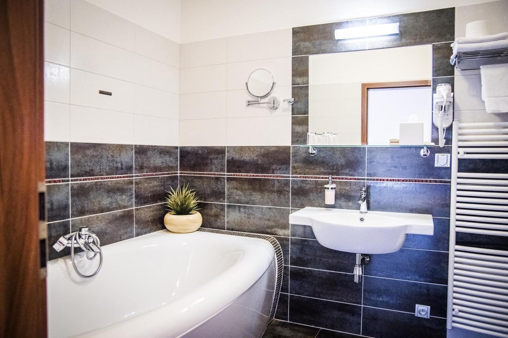 Hotel Elegance Sumperk Bagian luar foto