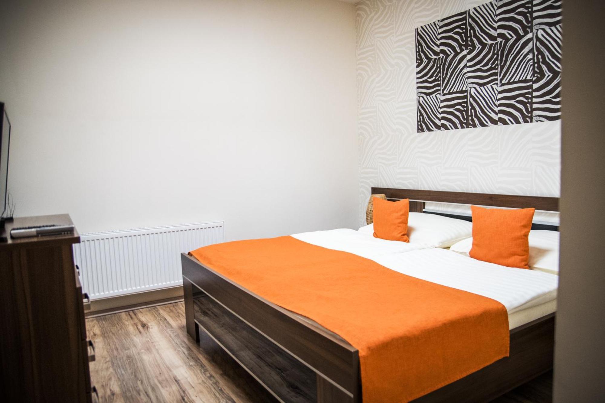 Hotel Elegance Sumperk Bagian luar foto