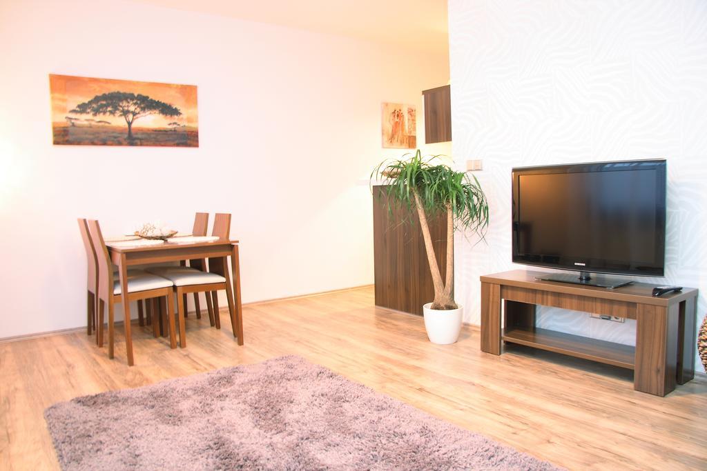 Hotel Elegance Sumperk Bagian luar foto